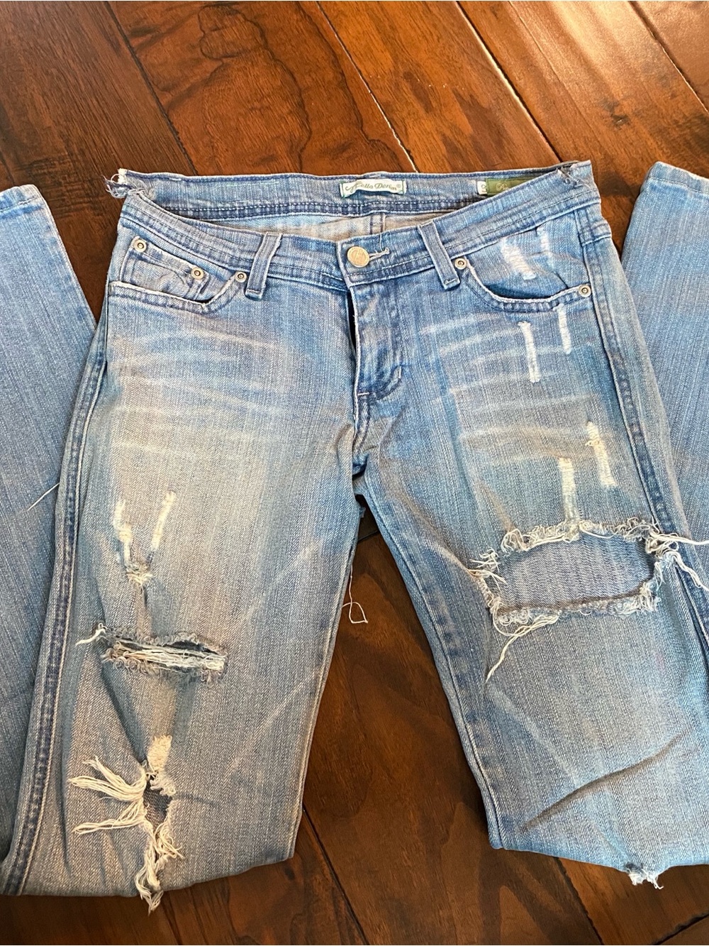 Cello Distressed Light Blue Women’s Jeans SZ 3 $10